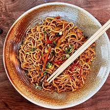 SEBZELİ NOODLE