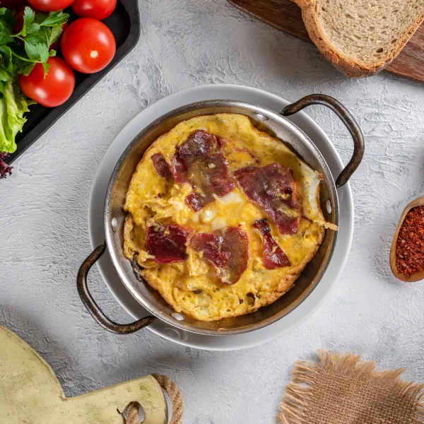 PASTIRMALI YUMURTA