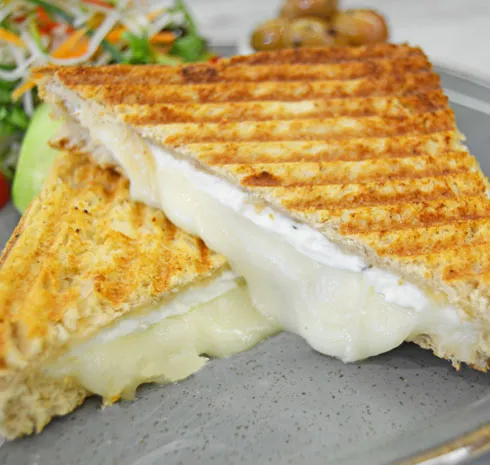 BEYAZ PEYNİRLİ TOST