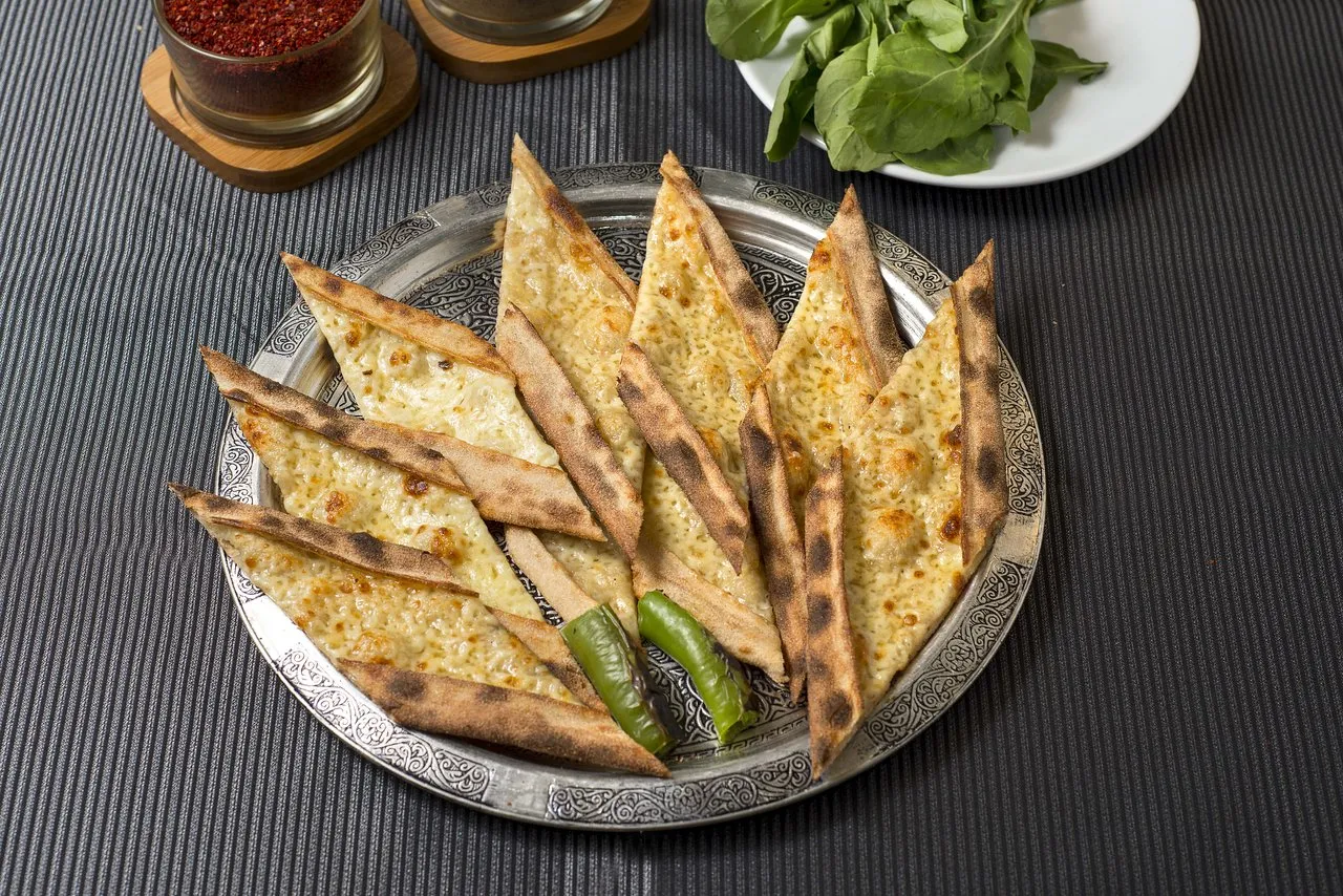 PEYNİRLİ BÖREK