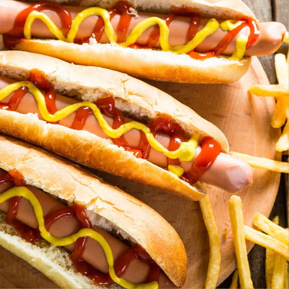 HOTDOG AND CHIPS