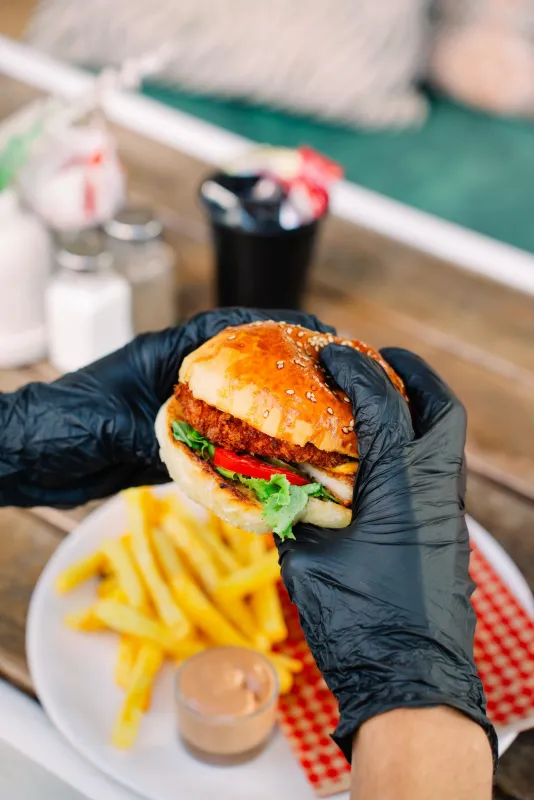 CHICKEN BURGER