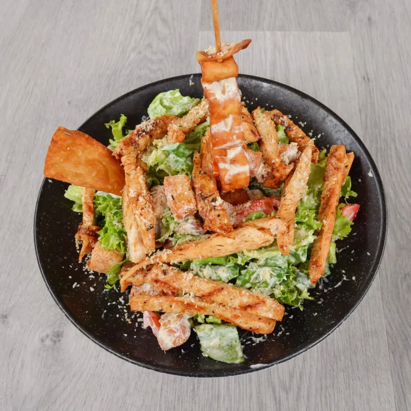 IZGARA TAVUKLU SEZAR SALATA