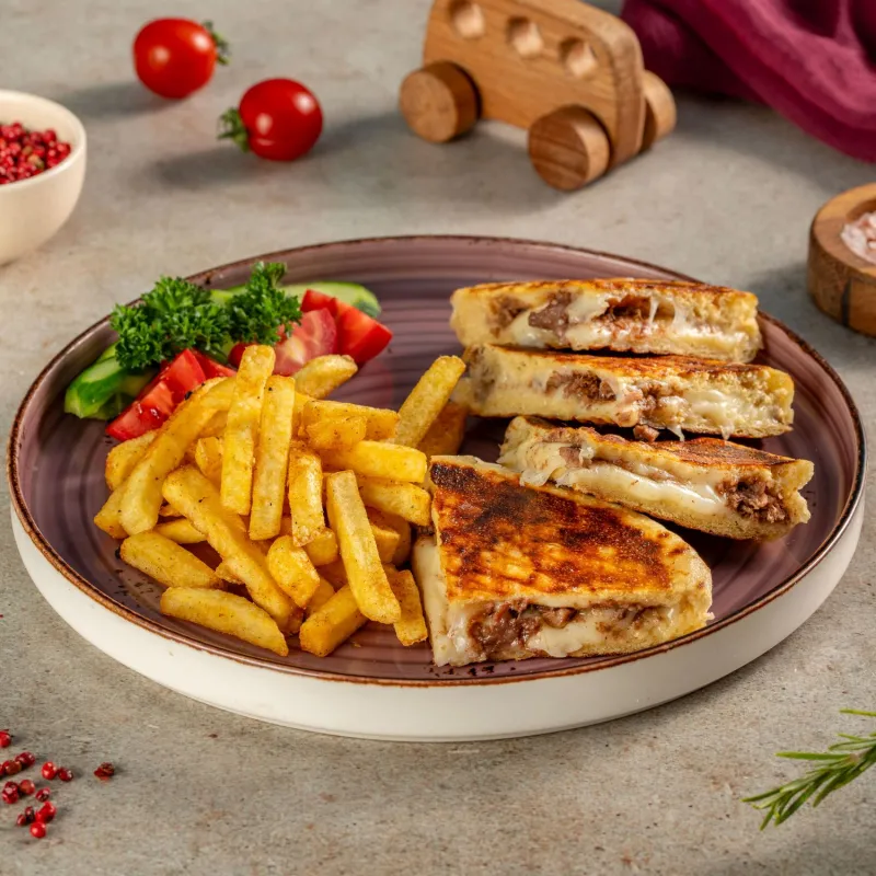 KAVURMALI YUMURTALI TOST