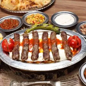YOĞURTLU PATLICANLI KÖFTE
