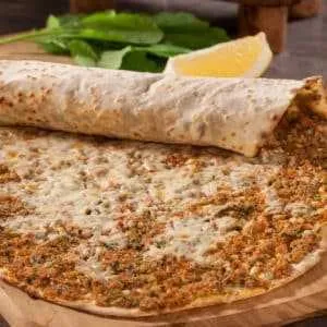 KAŞAR İLAVELİ LAHMACUN