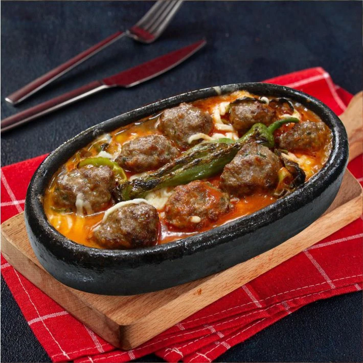 GÜVEÇTE SOSLU KÖFTE