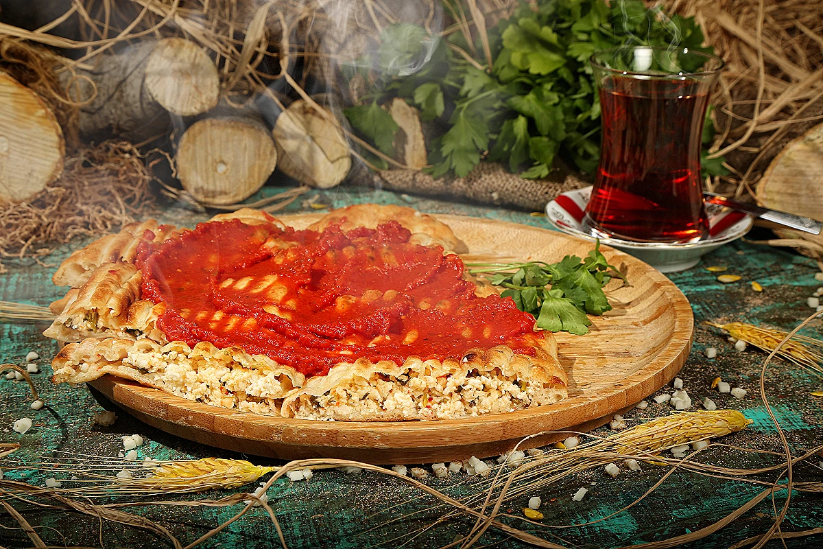 SOSLU PEYNİRLİ KIR PİDESİ