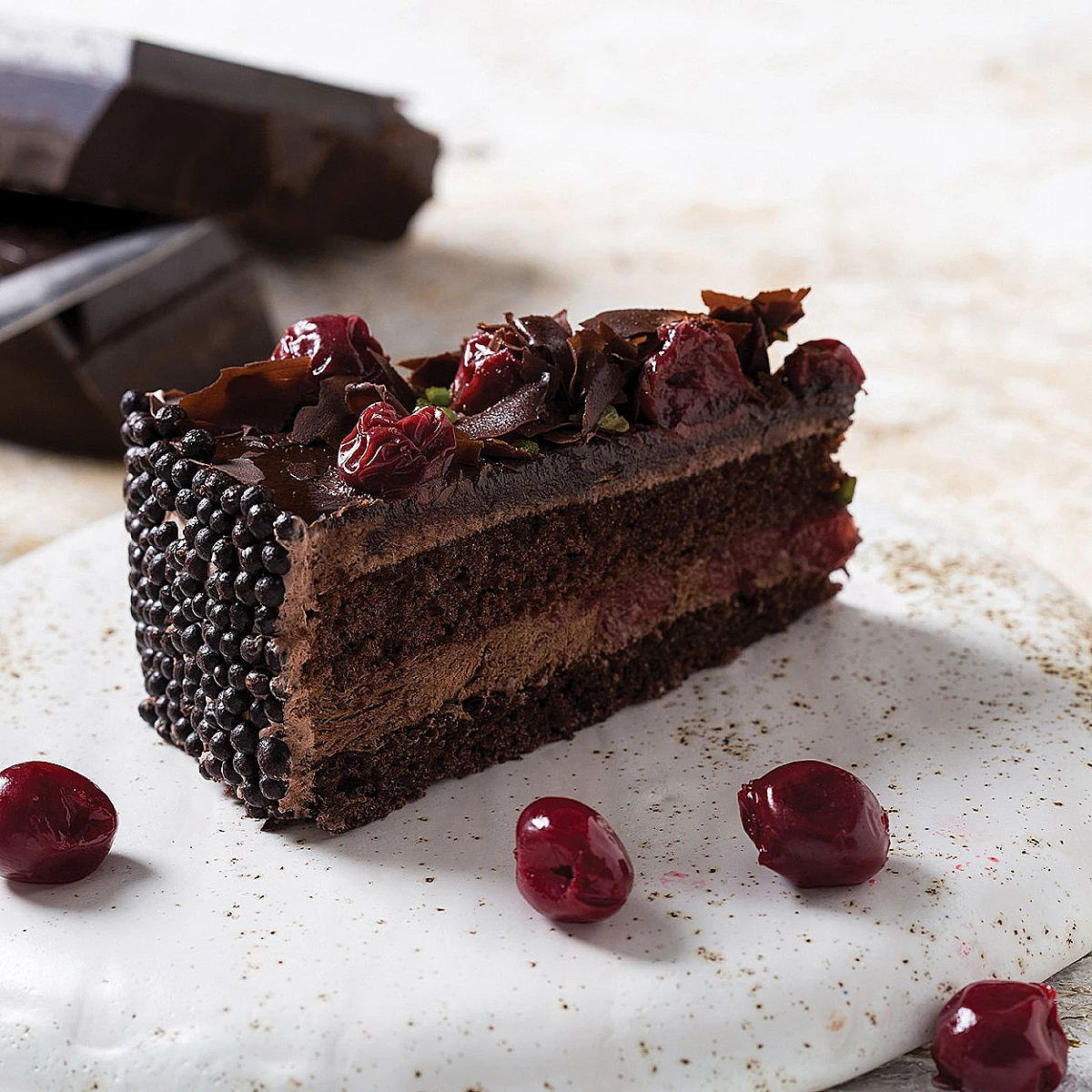 İRİ TANELİ VİŞNELİ CHEESECAKE