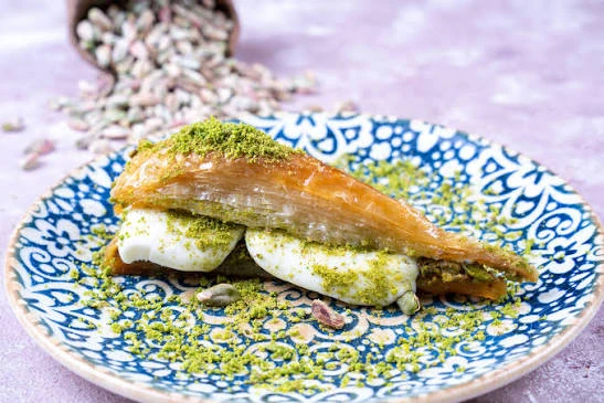 DONDURMALI HAVUÇ DİLİM BAKLAVA