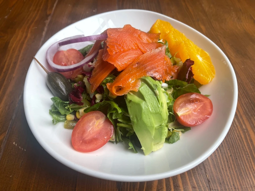SOMON FÜMELİ AVOKADO SALATA