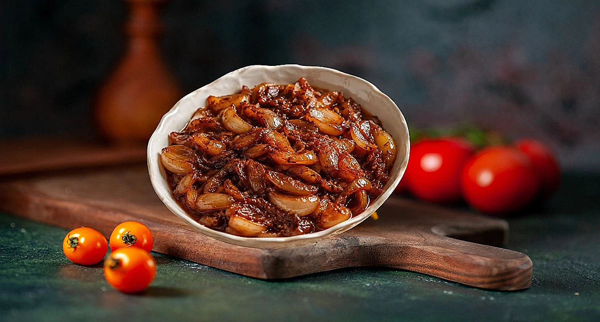 ACILI SOĞAN SALATASI