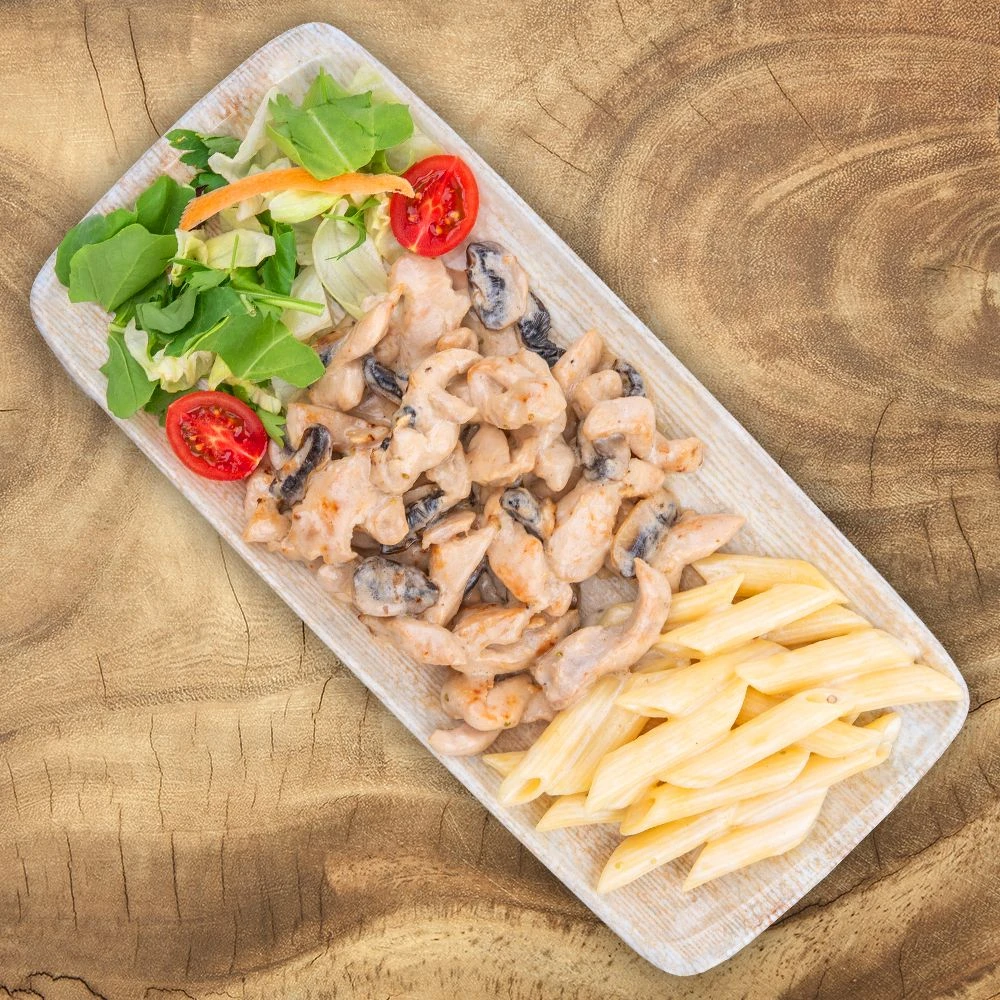 TAVUKLU MAKARNA VE SALATA