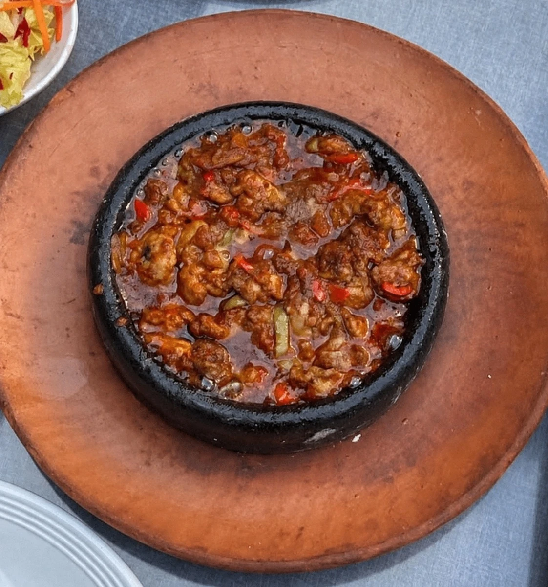 GÜVEÇTE TAVUK