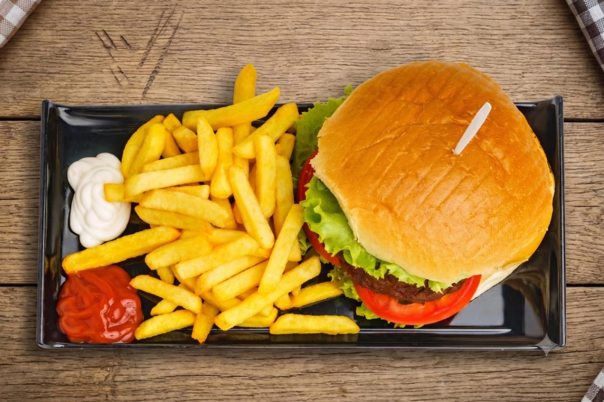 CHICKEN BURGER