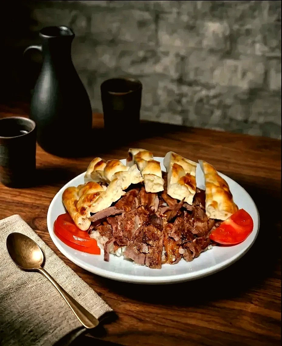 PİLAV ÜSTÜ YAPRAK DÖNER